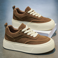 Nouvelles baskets basses pour hommes 2026 à semelle épaisse en daim de vache, avec blocs de couleur, rehaussantes et antibactériennes