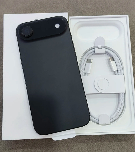 Ultra-thin Black 5G Smartphone 6.3" OLED 120Hz Display 13MP Camera Deca Core Processor NFC 5000mAh Battery Quick Charge