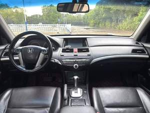 <span class=keywords><strong>Honda</strong></span> <span class=keywords><strong>Accord</strong></span> <span class=keywords><strong>2013</strong></span>, 8.ª generación, 2.4 PE, automático, sedán japonés usado, potencia V6 suave y acabado ejecutivo, lujo clásico y comodidad - Product Image 6