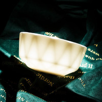 Ensemble de bols en céramique de Jingdezhen en gros, vaisselle de luxe légère de style européen, ensemble de vaisselle en porcelaine osseuse avec bord doré