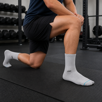Chaussettes de sport pour jeunes et adultes, fabrication directe usine, avec bord côtelé, respirantes, antibactériennes, séchage rapide, logo personnalisé, pour la course, la gym et les équipes.