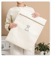 Pochette en maille pliable avec logo brodé à fermeture éclair réutilisable, sac de lavage en maille de polyester pour vêtements, chaussures, voyage, hôtel, en vrac