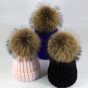 Bonnets en vraie fourrure de raton laveur pour enfants adultes famille hiver chaud <span class=keywords><strong>pompon</strong></span> chapeau femmes <span class=keywords><strong>pompon</strong></span> <span class=keywords><strong>bonnet</strong></span> <span class=keywords><strong>doublé</strong></span> <span class=keywords><strong>polaire</strong></span> - Product Image 2