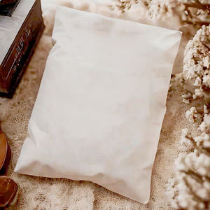 Embalaje de Plástico Biodegradable Personalizado para Envíos Postales, Logística, Mensajería y Ropa - Product Image 1
