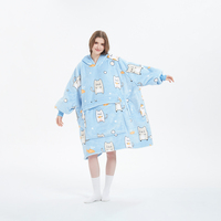 Nouvelle conception personnalisée, couverture à capuche portable pour animaux de compagnie, en flanelle sherpa blanche, avec grande poche, très populaire