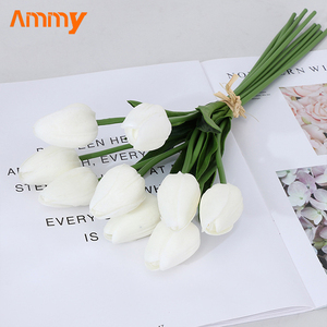 AM-AFC02 Elegante Ramo de Tulipanes Rosas con Tallos Verdes - Tulipanes Artificiales Realistas con Centros Amarillos Brillantes, Duraderos, para el Día de la Madre, Navidad - Product Image 4