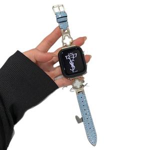 Bracelet de Montre de Luxe en Cuir de Crocodile Designer Motif Trèfle pour Femme Compatible <span class=keywords><strong>Apple</strong></span> <span class=keywords><strong>Watch</strong></span> Séries 6 <span class=keywords><strong>7</strong></span> 8 9 41mm 42mm <span class=keywords><strong>45mm</strong></span> - Product Image 2