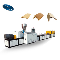 Ligne de production d'extrusion de profilés de portes, panneaux de portes et cadres de portes en PVC, plastique bois (WPC) à double vis, à économie d'énergie
