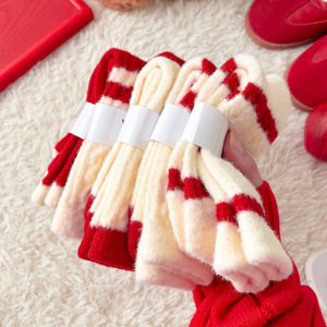 <span class=keywords><strong>Calzini</strong></span> da <span class=keywords><strong>Donna</strong></span> Rossi in Velluto Australiano a Metà Polpaccio, Casual, Ricamati con Animali, Caldi per l'Inverno, da Casa e per Dormire - Product Image 4