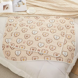 Coussin d'urine absorbant à cinq couches en coton tissé de classe Anti-acariens motif de dessin animé antidérapant imperméable coussin d'allaitement bébé poussette - Product Image 3