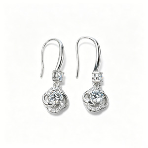 Boucles d'oreilles pendantes géométriques tendance pour femmes en argent 925 avec diamants de laboratoire, plaqué or et rhodium – Cadeau idéal - Product Image 1