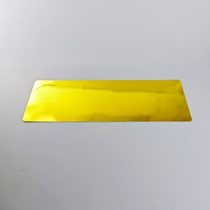 Base de gâteau rectangulaire Sunshine robuste en carton doré anti-graisse, format quart de feuille - Product Image 1