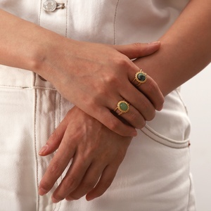 Anillos Ajustables de Acero Inoxidable Chapados en Oro de 18K con Piedra Natural Turquesa África y Ágata, Diseño de Sol, de J&D Jewelry - Product Image 2