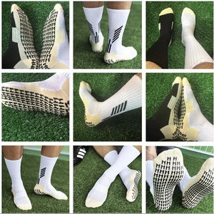 Chaussettes de football personnalisées antidérapantes pour hommes avec logo sur le dessous – Modèle Printemps - Product Image 3