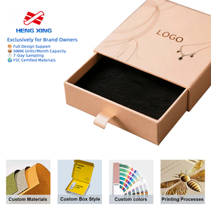 Scatola <span class=keywords><strong>per</strong></span> Gioielli di Lusso Personalizzata con Logo Inciso e Fodera in Velluto <span class=keywords><strong>per</strong></span> Eleganti Regali di Nozze e Occasioni Speciali - Product Image 1