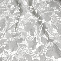 Tissu en dentelle guipure tissée blanche florale 220 g/m² ajourée au crochet, brodée au laser, pour robes de mariée, robes de soirée et ameublement