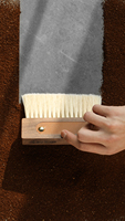 Brosse de nettoyage pour café MHW-3BOMBER B-Line avec étui en cuir, manche en noyer et poils de cheval naturels