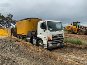 Nueva Mezcladora de Alimentos TMR Montada en Camión, Legal para Carretera, con Motor Diésel de Marca, 10 Ton/H, Bajo Consumo de Combustible, Trituración y Mezcla Integradas, Pequeña - Product Image 6
