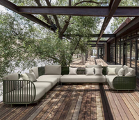 Ensemble de canapé lounge d'extérieur en rotin tressé moderne et luxueux 3 places avec coussins écologiques à séchage rapide pour jardin