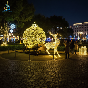 Décorations lumineuses de Noël personnalisées sur le thème des familles de rennes, résistantes à l'eau, pour parcs urbains et festivals - Product Image 5