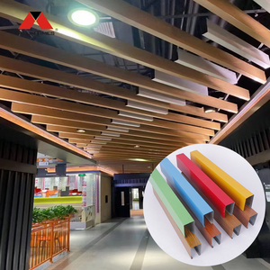 Plafond suspendu en aluminium à grain <span class=keywords><strong>de</strong></span> bois ignifuge Alumtimes, bande linéaire en forme <span class=keywords><strong>de</strong></span> U, déflecteur pour centre commercial, hôpital, hôtel, 10 ans - Product Image 2