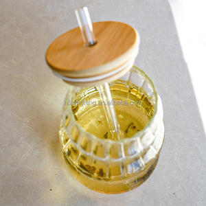 Taza de vidrio de borosilicato de diseño vertical de alta calidad con pajita y tapa de Bambú - Product Image 6