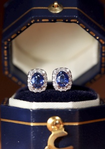 Xinfly Wholesale Price Pave <b>Blue</b> Sapphire Natural Diamond 18K White Gold <b>Studs</b> <b>Earrings</b> for Women - Product Image 5