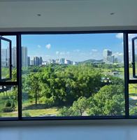 Sistema de Puerta y Ventana Abatible de Diseño Moderno Personalizado, Ventana de Aluminio con Doble Acristalamiento Resistente a Impactos para Uso en Zonas de Huracanes