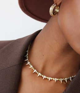 2025 Nueva joyería <span class=keywords><strong>Punk</strong></span> fresca para mujer, collar de Gargantilla con encanto de Punta geométrica CZ pavimentada chapada en oro - Product Image 3