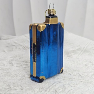 Décorations <span class=keywords><strong>en</strong></span> verre soufflé <span class=keywords><strong>de</strong></span> haute qualité, faites à la main, rouges/bleues/<span class=keywords><strong>argent</strong></span>ées, <span class=keywords><strong>en</strong></span> forme <span class=keywords><strong>de</strong></span> valise roulante, idéales pour les sapins <span class=keywords><strong>de</strong></span> Noël - Product Image 5