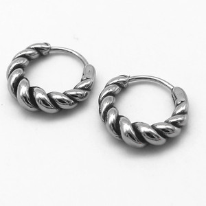 yunnique Pendientes de aro de acero de titanio unisex con diseño geométrico Otoño 2024 - Product Image 1