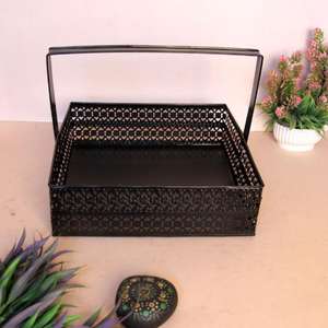 Bandeja Organizadora Decorativa de Metal Negro con Asa Cuadrada, Cesta de Almacenamiento Moderna con Diseño Calado para Cocina, Baño y Decoración del Hogar - Product Image 1