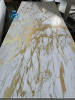 Les feuilles de marbre PVC UV flexibles de 3mm à haute brillance et les feuilles de marbre PVC sont un excellent choix pour la décoration murale intérieure