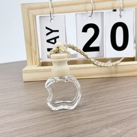 Usine 10ml clair pomme voiture parfum diffuseur désodorisant bouteille vide suspendu rituels voiture parfum bouteille avec couvercle en bois de Lotus