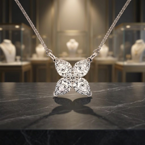 Colgante Solitario de Diamante en Forma de Pera Cónico Celestial en Oro Blanco de 14K (Joyería Fina Nupcial de Alta Costura) - Product Image 2