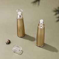 Flacon conique acrylique de 130ml bouteille de lotion en plastique dorée pompe à pression emballage cosmétique bouteille de sérum de soins de la peau en spray