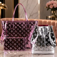 Sac fourre-tout en similicuir métallisé rose brillant OEM ODM, sac à bandoulière grande capacité avec pochette pour femme