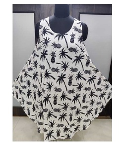 Tela estampada de rayón de viscosa de lujo con patrones florales artísticos para diseñadores de moda que crean ropa de mujer moderna y étnica - Product Image 3