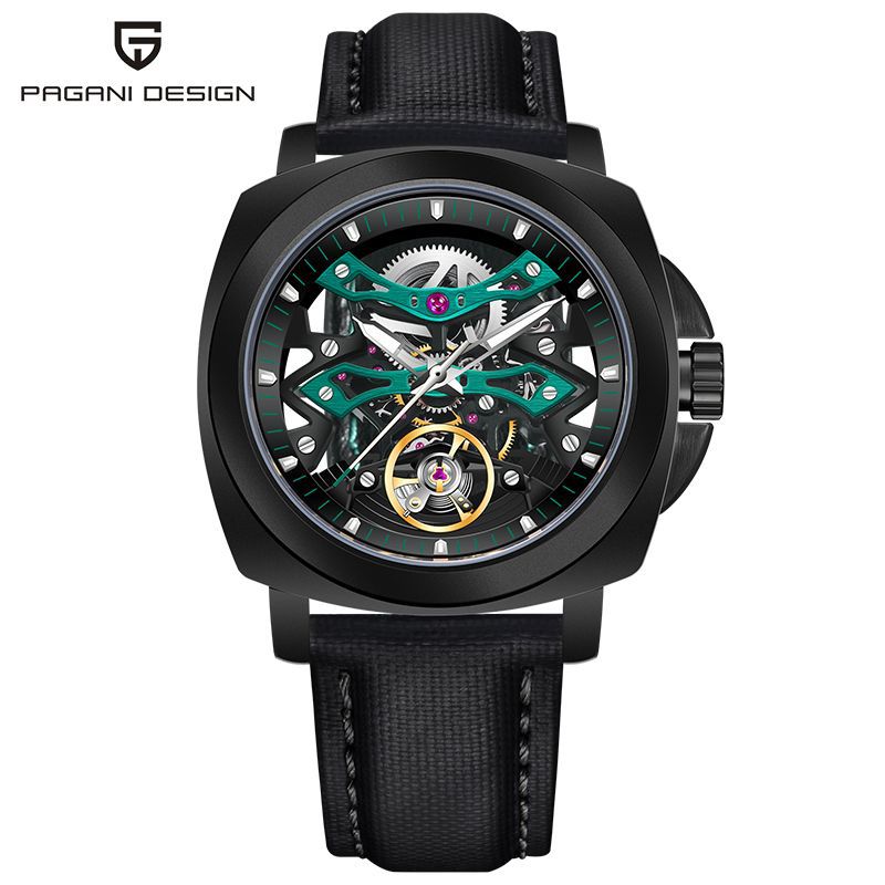 Coque noire avec ceinture en cuir vert