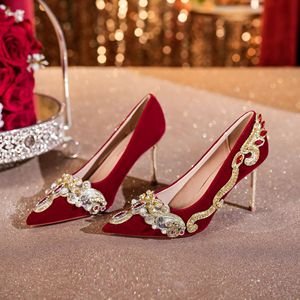 Zapatos de tacón de aguja rojos de terciopelo con adornos de diamantes de imitación, zapatos de boda con punta en pico para novia, elegantes tacones altos de 3-5 cm - Product Image 1