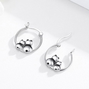 Orecchini a Cerchio Smaltati a Forma di Panda per Donne, Gioielli Delicati e Dolci per l'Uso Quotidiano - Product Image 5