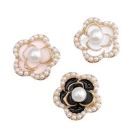 Fleur de perles en grappe multicouche avec perles de rocaille pour sabots d'été perforés et ornements anti-poussière pour téléphones portables