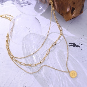 Collier avec pendentif 'Carpe Diem' plaqué or 18 carats avec chaîne à 3 couches |   Bijoux inspirants |   Collier avec citation « Seize le jour » - Product Image 3