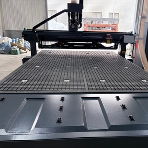 Machine CNC professionnelle de nesting pour le travail du bois à grande vitesse, dotée d'un broche pneumatique de 9 kW pour des opérations de découpe et de perçage de panneaux de haute précision - Product Image 3