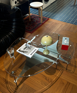 Meuble de salon moderne pour appartement, table d'appoint/bas de canapé/bout de canapé à plateau en verre et base métallique irrégulière à deux niveaux, pour hôtel et salon - Product Image 1