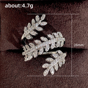 Anello Decorativo Regolabile a Forma di Spiga di Grano Completamente Incastonato di Zirconi, Ornamento Delicato ed Elegante per le Dita da Indossare Ogni Giorno dalle Signore - Product Image 4