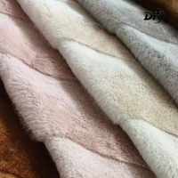 Tissu en fausse fourrure pelucheuse 100 % polyester à dégradé tie-dye personnalisé, matière douce et chaude pour vêtements de mode, vêtements d'extérieur et confections