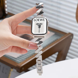 <span class=keywords><strong>Bracelet</strong></span> en acier inoxydable Wave de luxe pour <span class=keywords><strong>Apple</strong></span> <span class=keywords><strong>Watch</strong></span> Ultra 49 42 40mm 44 41mm 45mm <span class=keywords><strong>Bracelet</strong></span> en métal pour IWatch 8 7 6 <span class=keywords><strong>SE</strong></span> <span class=keywords><strong>Bracelet</strong></span> pour <span class=keywords><strong>femme</strong></span> - Product Image 3