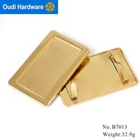 Etiquetas de placa con logotipo de metal con nombre de marca personalizado, etiqueta de bolsa con placa con logotipo láser para bolsos