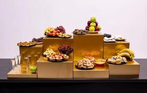 Factory Custom 4 Step Retângulo <span class=keywords><strong>Clear</strong></span> Display Cube Food <span class=keywords><strong>Table</strong></span> Branco Acrílico Catering Buffet Risers For Food Display Preto - Product Image 5